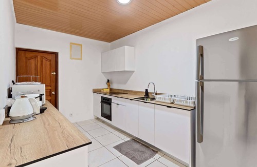Tiahura House | 2BR Moorea Retreat with Private Canal & BBQ