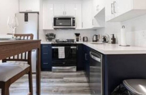 Kitchener Apartment | 2BR+Office+Wifi +Washer +Dryer +Parking +TVw/Prime