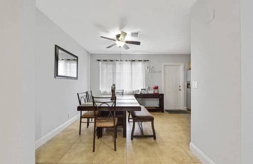 Highland Garden House | 3/2 home w/king bed, work space, WiFi, laundry