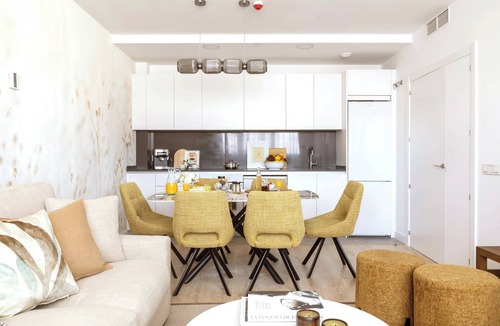 Palma-Palmilla Apartment | 3 Bed Apartment Sleeps 6 - Balcony - Free Parking