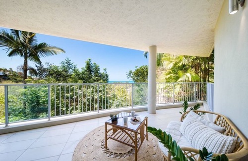 Airlie Beach House | 3-bed contemporary designed townhouse with sea views from all rooms
