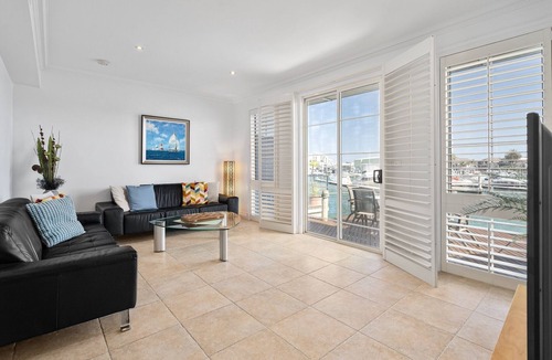 Patterson Lakes House | 3-Bed Waterfront Family Home in Scenic Location