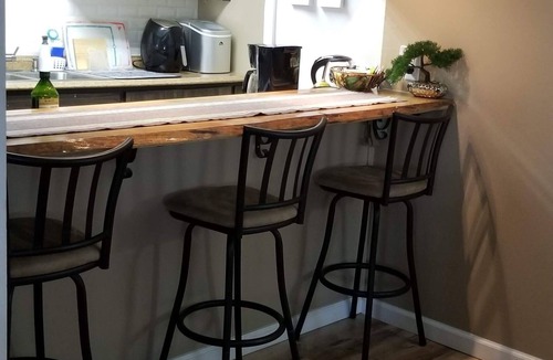 South Lake Tahoe Condo | 3 Bedroom 2 Bath Midtown Condo. Full Kitchen.Hot tub & Pool.