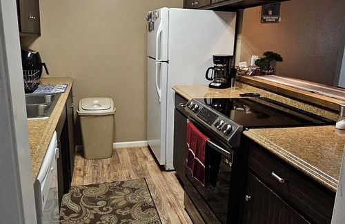 South Lake Tahoe Condo | 3 Bedroom 2 Bath Midtown Condo. Full Kitchen.Hot tub & Pool.