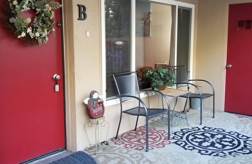 South Lake Tahoe Condo | 3 Bedroom 2 Bath Midtown Condo. Full Kitchen.Hot tub & Pool.