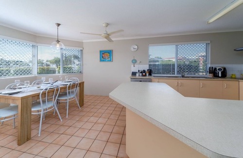 Urangan Apartment | 3 Bedroom Coastal Comfort Urangan Apartment
