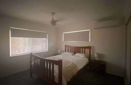 Arana Hills House | 3 bedroom home located within 20 mins of Brisbane CBD