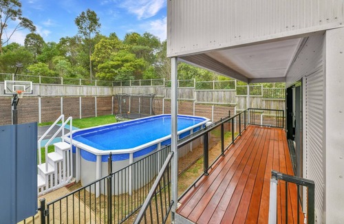 Bellbird Park House | 3-bedroom house with Pool & Basketball Court
