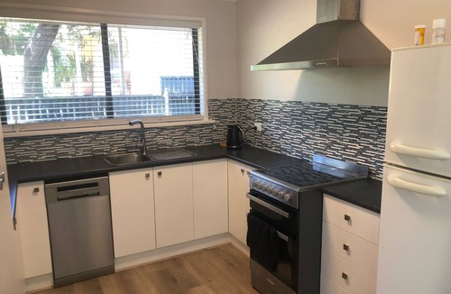Aldinga Beach House | 3 Br house - Walk to Beach, Scrub, Parks and Cafe. Short drive to Wineries.