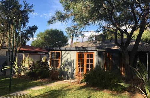 Aldinga Beach House | 3 Br house - Walk to Beach, Scrub, Parks and Cafe. Short drive to Wineries.