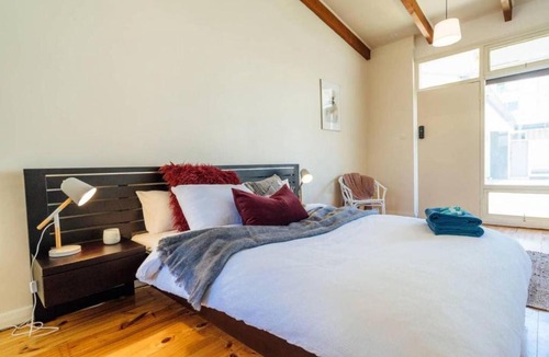 Glenelg Apartment | 3 minutes from Glenelg Beach