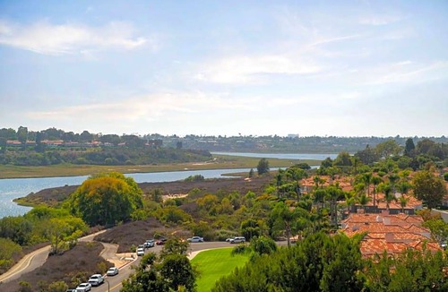 Santa Ana Heights Hotel | 3-Star Hotel ∙ Newport Beach Marriott Bayview