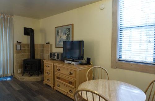 Truckee Apartment | 3159 Aspen Grove