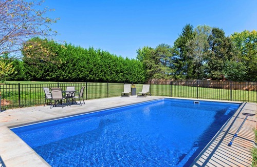 Asheville House | 325 m² House ∙ 5 bedrooms ∙ 12 guests