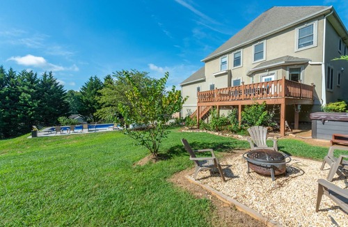 Asheville House | 325 m² House ∙ 5 bedrooms ∙ 12 guests