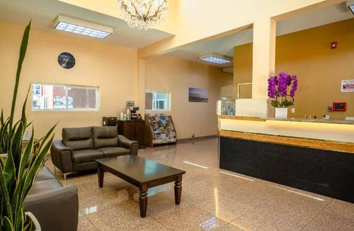 Maywood Hotel | 33 m² Motel ∙ 4 guests