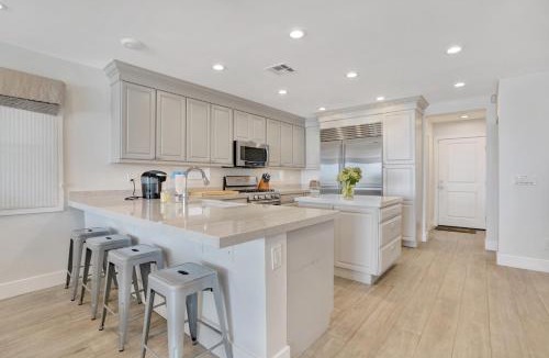 West Newport House | 3312 W Oceanfront