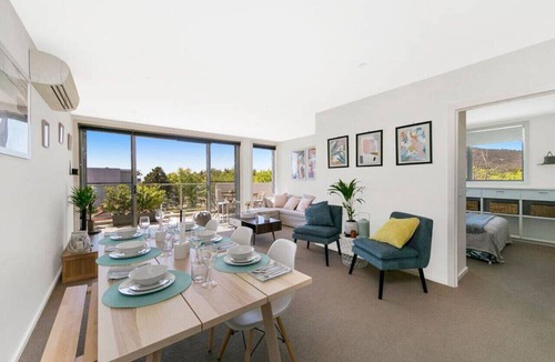 Braddon Apartment | 3BR Braddon Flat, 8 mins walk to CBD
