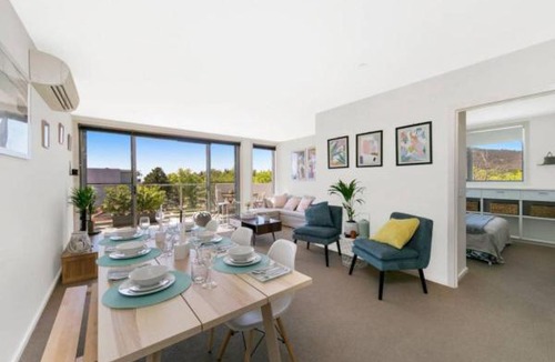 Braddon Apartment | 3BR Braddon Flat, 8 mins walk to CBD - Hosted by Canstay
