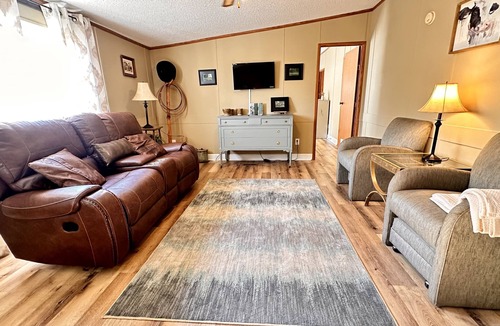 Ramer House | 4 bd rm, 2bth modular, feat. full ktch, private deck & grill at Kick Back Ranch.