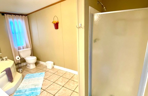 Ramer House | 4 bd rm, 2bth modular, feat. full ktch, private deck & grill at Kick Back Ranch.