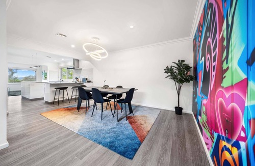 Curtin House | 4-Bed Family Home with Spacious Backyard and BBQ