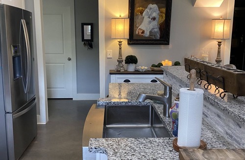 Cottondale House | 4 bedroom home with a touch of country close to UA