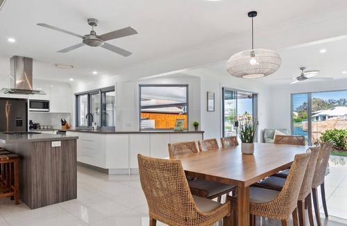 Maroochydore House | 4 bedroom waterfront house