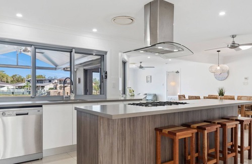 Maroochydore House | 4 bedroom waterfront house