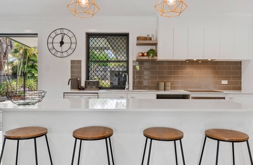 Maroochydore House | 4 bedrooms house, book 4 nights pay for 3 during low season