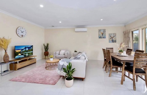 Doncaster House | 4 Bedrooms house walking to shopping town