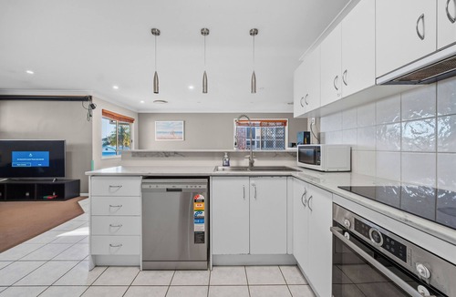 Runcorn House | 4 BR Family Home in Runcorn close to local market and quick access to CBD