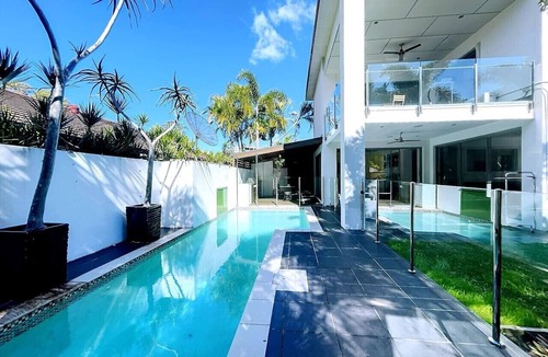 Calamvale House | 4 Ensuites|Patio Pool Billiards Media Room