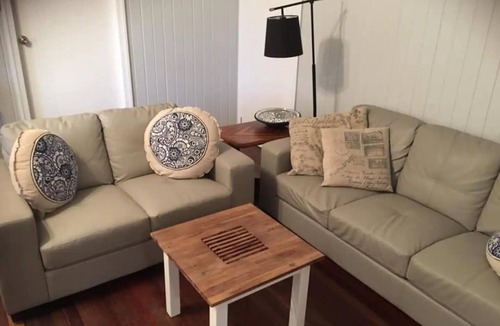 Bundaberg South House | 4 Queen Beds Sleeps 10 Full Air Free Wifi/netflix
