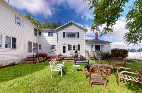 Town of Benton House | 423 m² House ∙ 6 bedrooms ∙ 16 guests