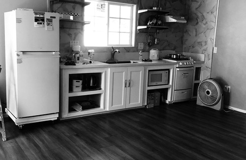 Hawthorne House | 4942-B West 120th street guest house closed to LAX AIRPORT
