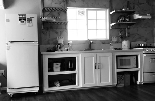 Hawthorne House | 4942-B West 120th street guest house closed to LAX AIRPORT