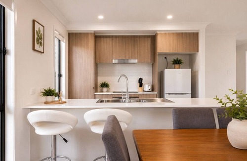 Greenbank House | 4B house quiet stay parking
