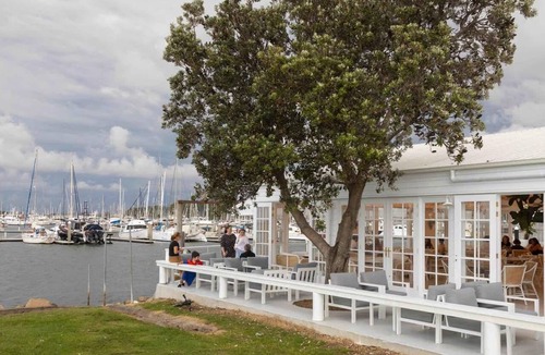 Manly House | 4BDR Queenslander with Pool Near Manly Esplanade