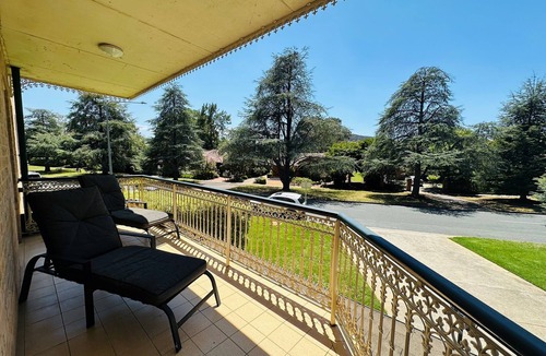 Reid Apartment | 4Bedrooms, 3Bath, 5beds, Entire Apartment in City, Private Garage