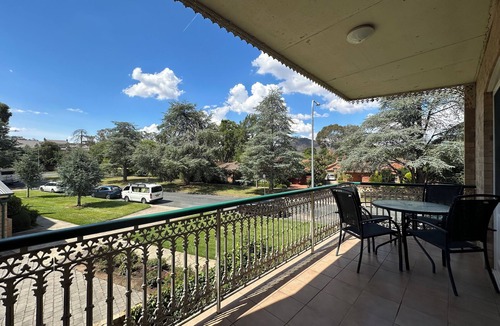 Reid Apartment | 4Bedrooms, 3Bath, 5beds, Entire Apartment in City, Private Garage