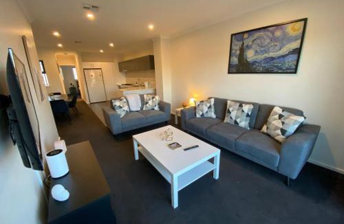 Franklin House | 4BR 3BA Modern Townhouse at the Heart of Franklin - Hosted by Canstay