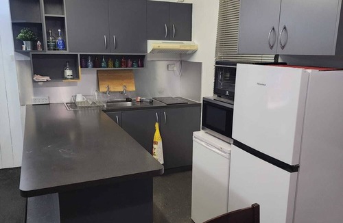 Griffith Apartment | 4km to parliament, 400m to Fyshwick Markets, fully furnished