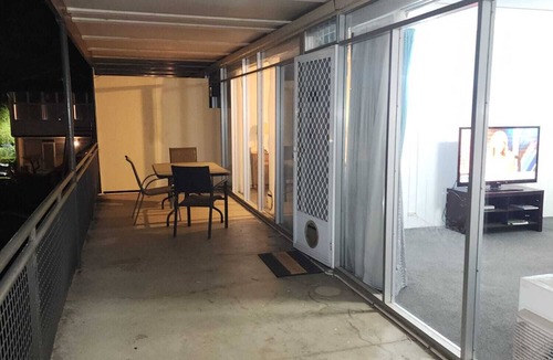 Griffith Apartment | 4km to parliament, 400m to Fyshwick Markets, fully furnished