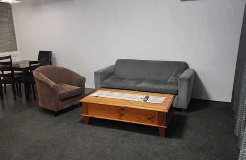 Griffith Apartment | 4km to parliament, 400m to Fyshwick Markets, fully furnished