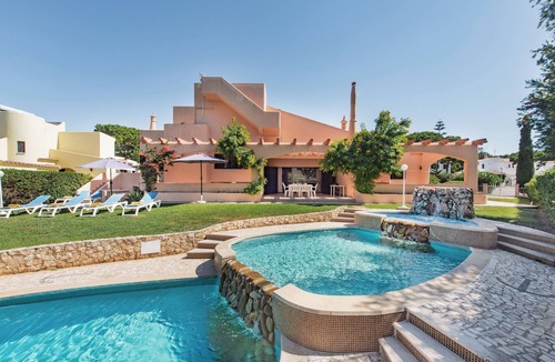 Quarteira Villa | 5 En-Suite Beds., close to centre, free A/C & WiFi