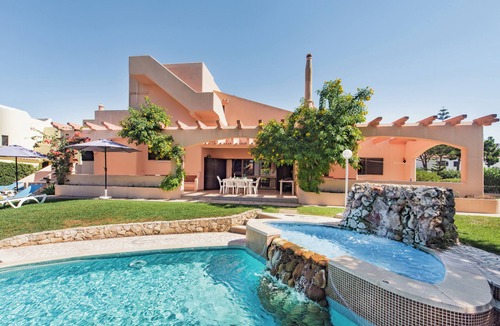 Quarteira Villa | 5 En-Suite Beds., close to centre, free A/C & WiFi