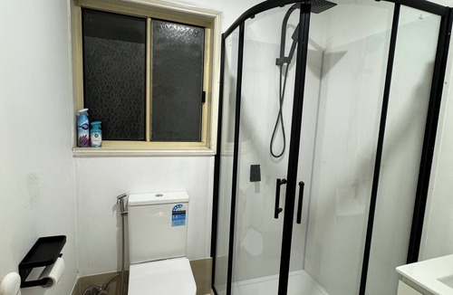 Bundoora House | 5 Ensuite Bedrooms for Ultimate Comfort with Every Convenience-Bundoora