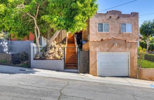 Los Angeles Apartment | 5 Mi to Dtwn Los Angeles Apt with Outdoor Space!