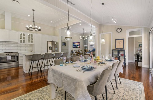 Woolloongabba House | 5 min to BNE City Centre & Next to The Gabba! Unique Character Queenslander Home